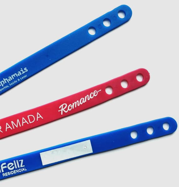 Pulseira emborrachada abre e fecha Personalizada