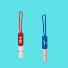 Chaveiro de alumínio com 1 led e 1 porta comprimidos