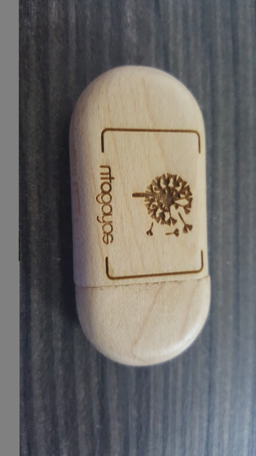 Pendrive ecológico de madeira, formato oval