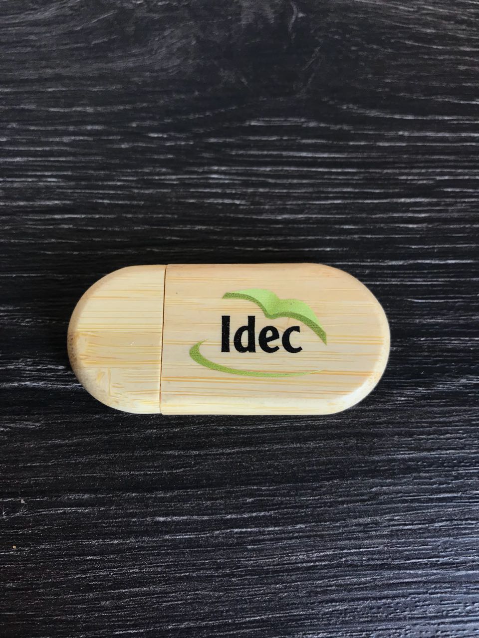 Pendrive ecológico de madeira, formato oval