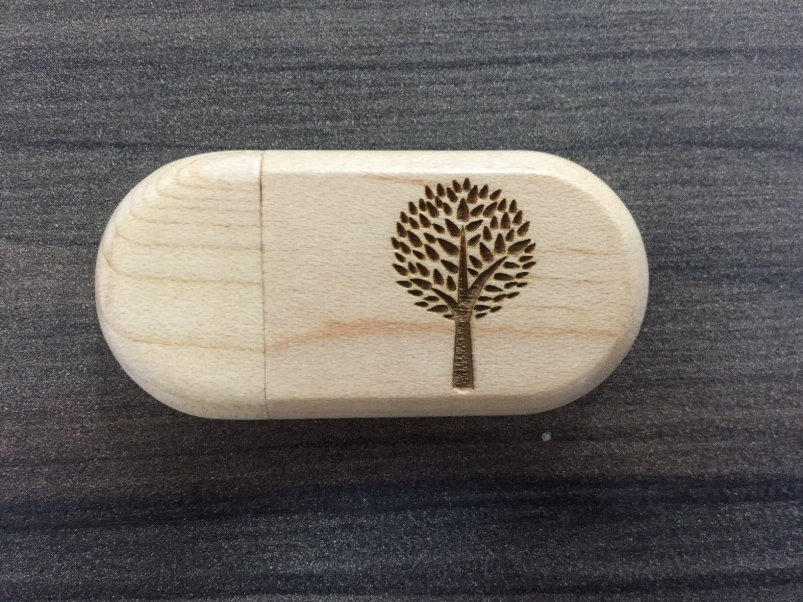 Pendrive ecológico de madeira, formato oval