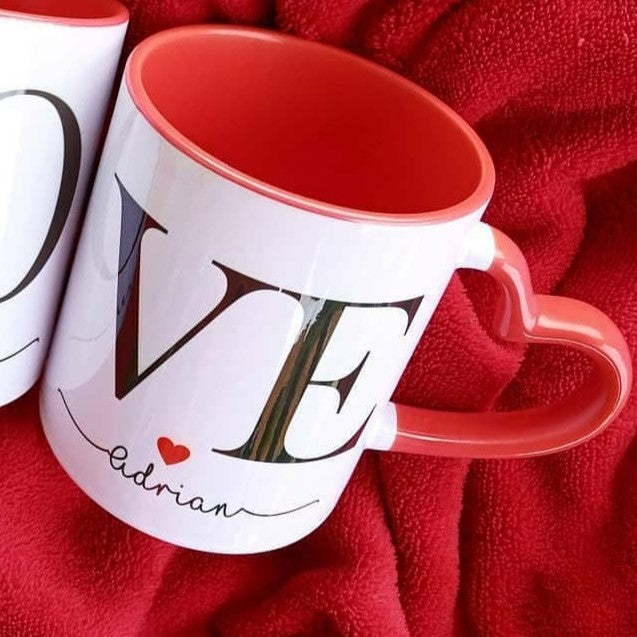 Caneca com alça de coração e interior colorida