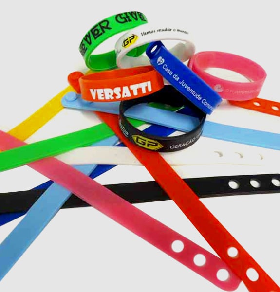 Pulseira emborrachada abre e fecha Personalizada